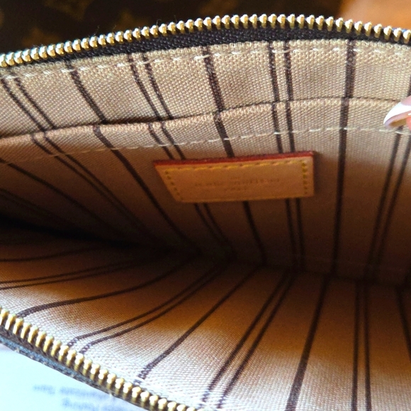 Louis Vuitton Monogram Neverfull Tote Bag - Dark Brown and Tan - Picture 4 of 10